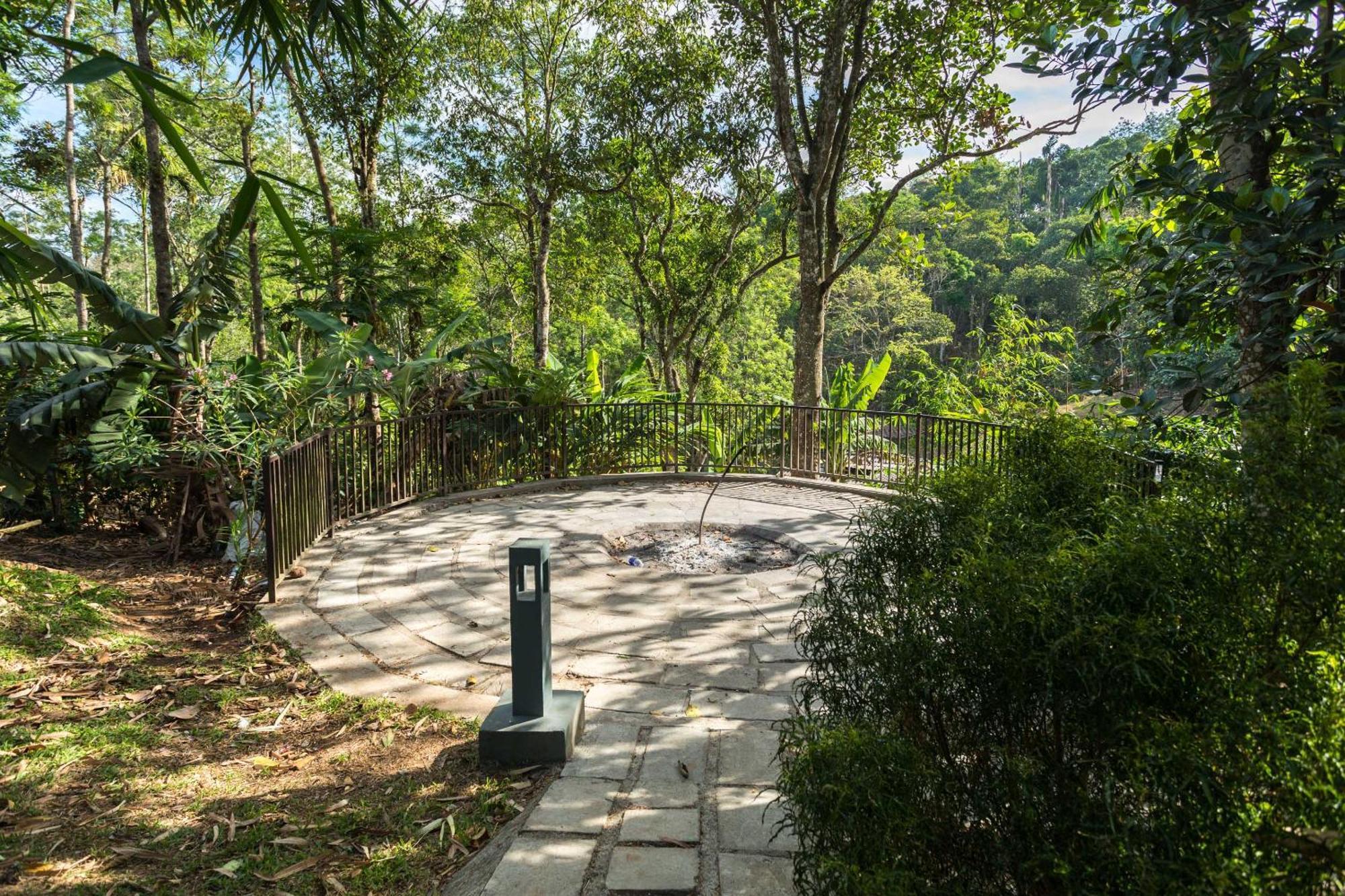 Hotel The Mountain Courtyard Thekkady Exteriér fotografie